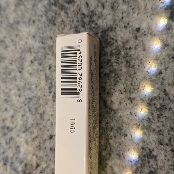 V Kosmetik Eyeshadow Primer - Picture 3 of 4